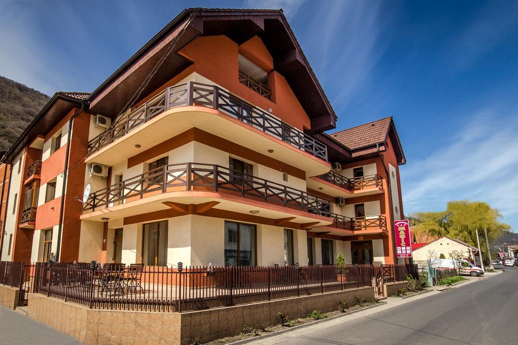 Guesthouse Magic Băile Herculane Exterior photo